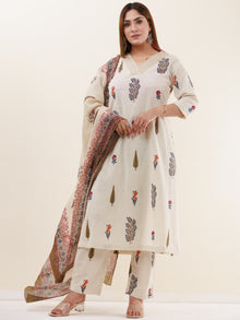 Umang Raima Set Of Kurta Pants Dupatta