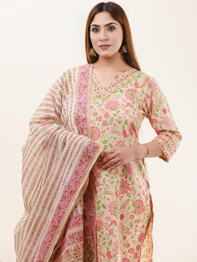 Umang Rutba Set Of Kurta Pants Dupatta