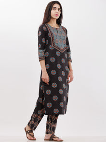 Ajrakh Sohni Set Of Kurta Pants Dupatta