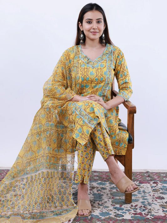 Roz Aastha Set Of Kurta Pants Kota Doria Dupatta