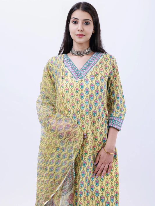 Roz Amisha Set Of Kurta Pants Kota Doria Dupatta