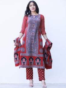 Ajrakh Nazmil Set Of Kurta Pants Dupatta