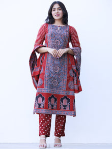 Ajrakh Nazmil Set Of Kurta Pants Dupatta