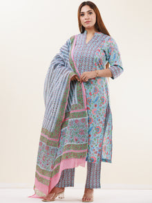 Umang Falak Set Of Kurta Pants Dupatta