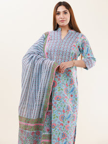 Umang Falak Set Of Kurta Pants Dupatta