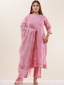 Umang Saima Set Of Kurta Pants Dupatta