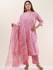 Umang Saima Set Of Kurta Pants Dupatta