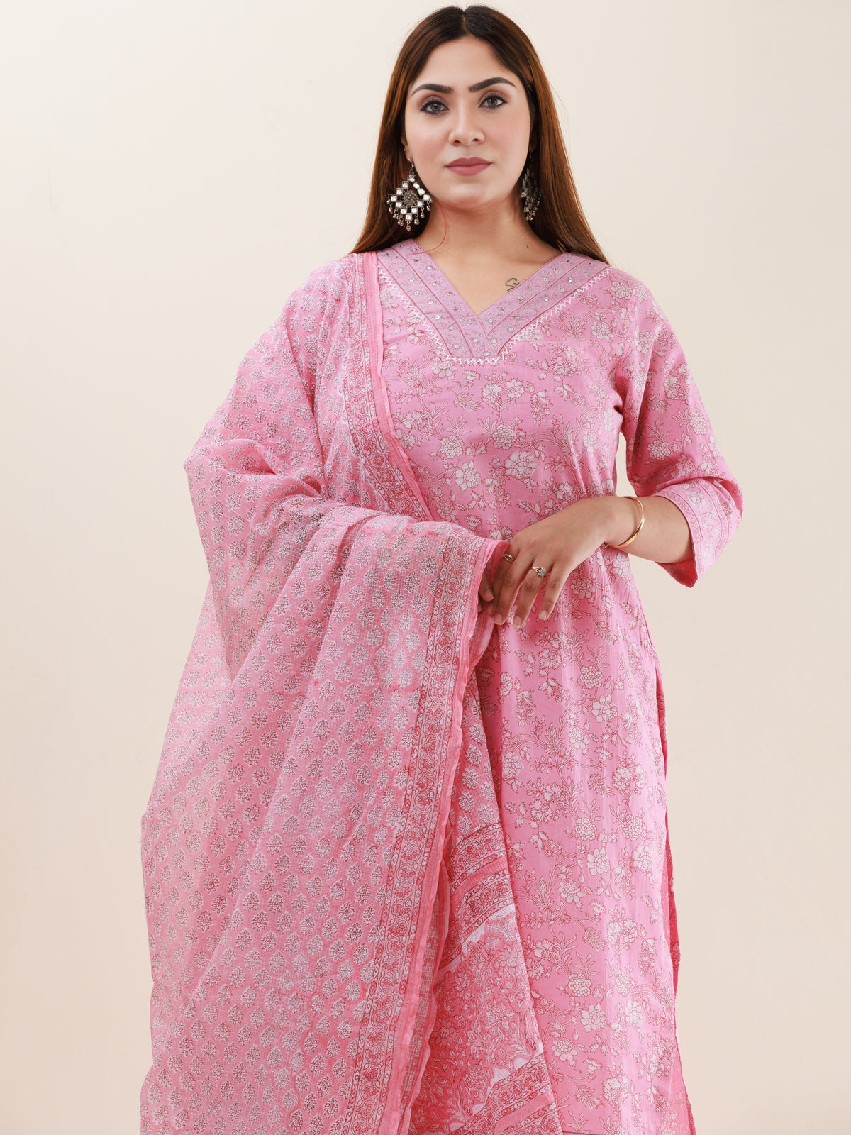 Umang Saima Set Of Kurta Pants Dupatta