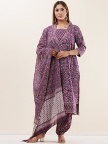 Umang Tasha Set Of Kurta Pants Dupatta