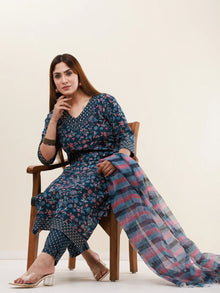 Umang Heena Set Of Kurta Pants Dupatta