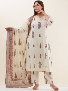 Umang Raima Set Of Kurta Pants Dupatta