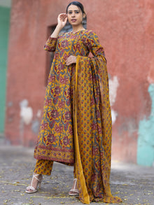 Roz Pihu Set Of Kali Kurta Pants Dupatta