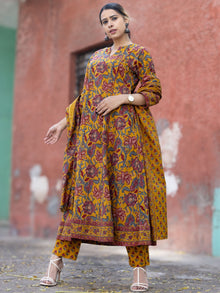 Roz Pihu Set Of Kali Kurta Pants Dupatta