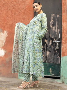 Roz Veda Set Of Kali Kurta Pants Dupatta