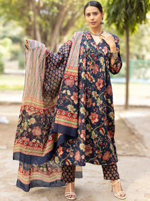 Roz Ina Set Of A Line Kurta Pants Dupatta