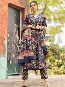 Roz Ina Set Of A Line Kurta Pants Dupatta