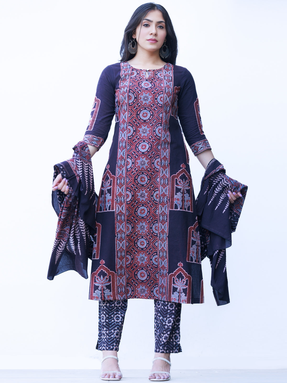 Ajrakh Minal Set Of Kurta Pants Dupatta