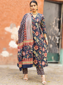 Roz Ina Set Of A Line Kurta Pants Dupatta