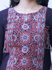 Ajrakh Minal Set Of Kurta Pants Dupatta