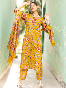 Roz Isha Set Of Straight Kurta Pants Dupatta