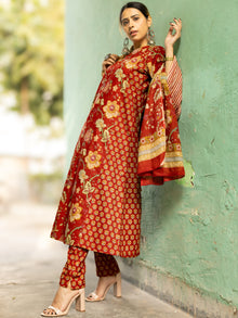 Roz Aira Set Of A Line Kurta Pants Dupatta