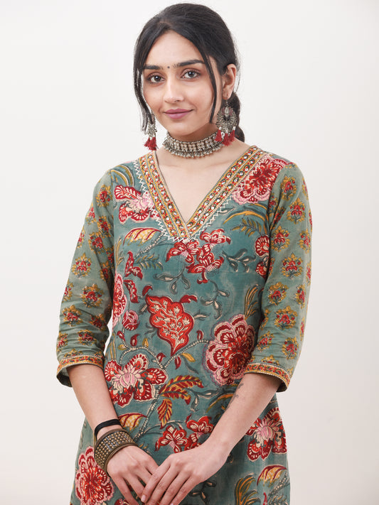 Gazal Farhat Straight Kurta