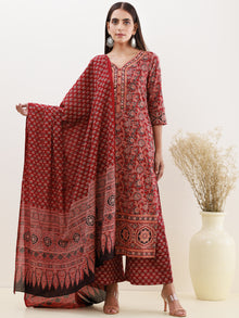 Ajrakh Naaz Set Of Kurta Pants Dupatta