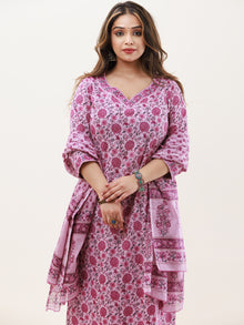 Gazal Fitrat Set Of Kurta Pants Dupatta