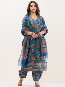 Gazal Ruhani Set Of Kurta Pants Dupatta