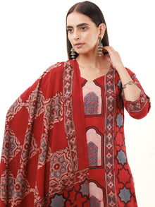 Ajrakh Prerna Set Of Kurta Pants Dupatta