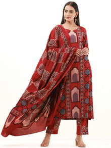 Ajrakh Prerna Set Of Kurta Pants Dupatta