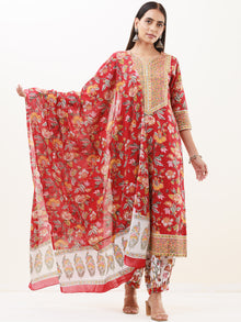 Umang Sonia Set Of Kurta Pants Dupatta