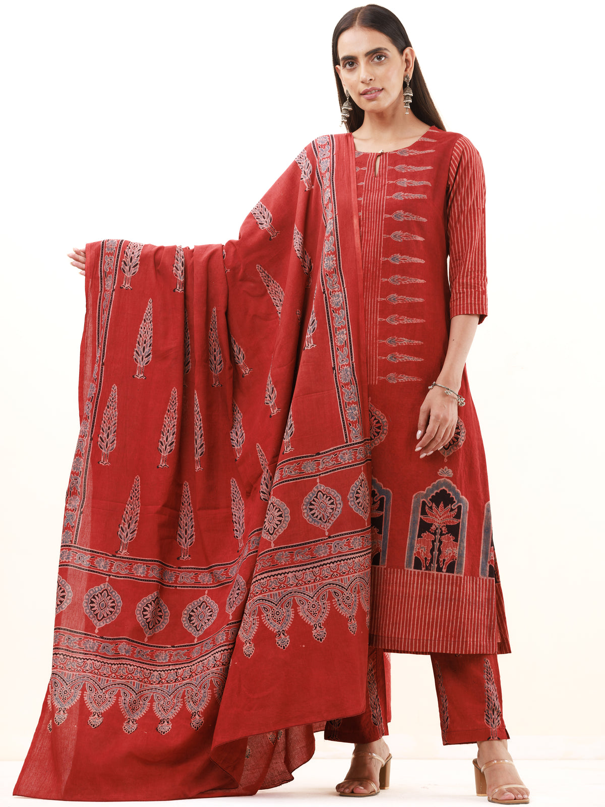 Ajrakh Richa Set Of Kurta Pants Dupatta