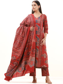 Ajrakh Fiza Set Of Kurta Pants Dupatta