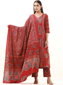 Ajrakh Fiza Set Of Kurta Pants Dupatta