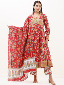 Umang Karuna Set Of Kurta Pants Dupatta