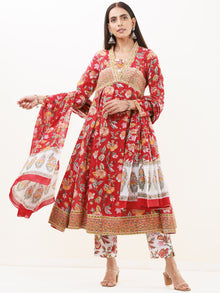 Umang Karuna Set Of Kurta Pants Dupatta