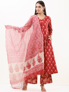 Umang Dia Set Of Kurta Pants Dupatta