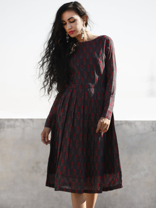 Green Maroon Shaded Hand Woven Mercerized Cotton Ikat Midi Dress With side Pleates - D202F836