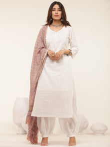 Gulmarg Falak Set Of Kurta Salwar Pants Dupatta